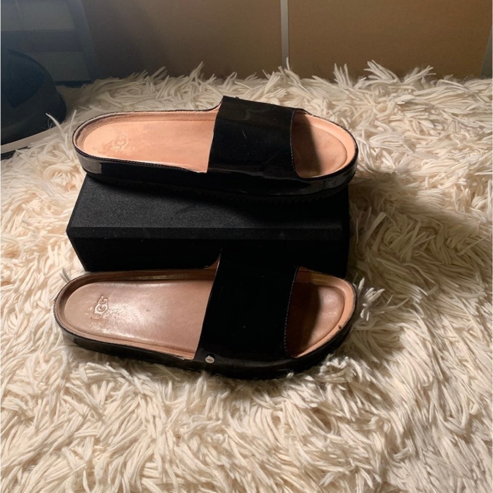 Uggs slides